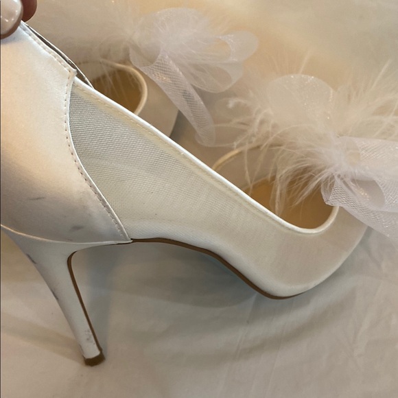 Betsey Johnson Cream and White Stiletto Heels with Feather Embellishments - Picture 7 of 9